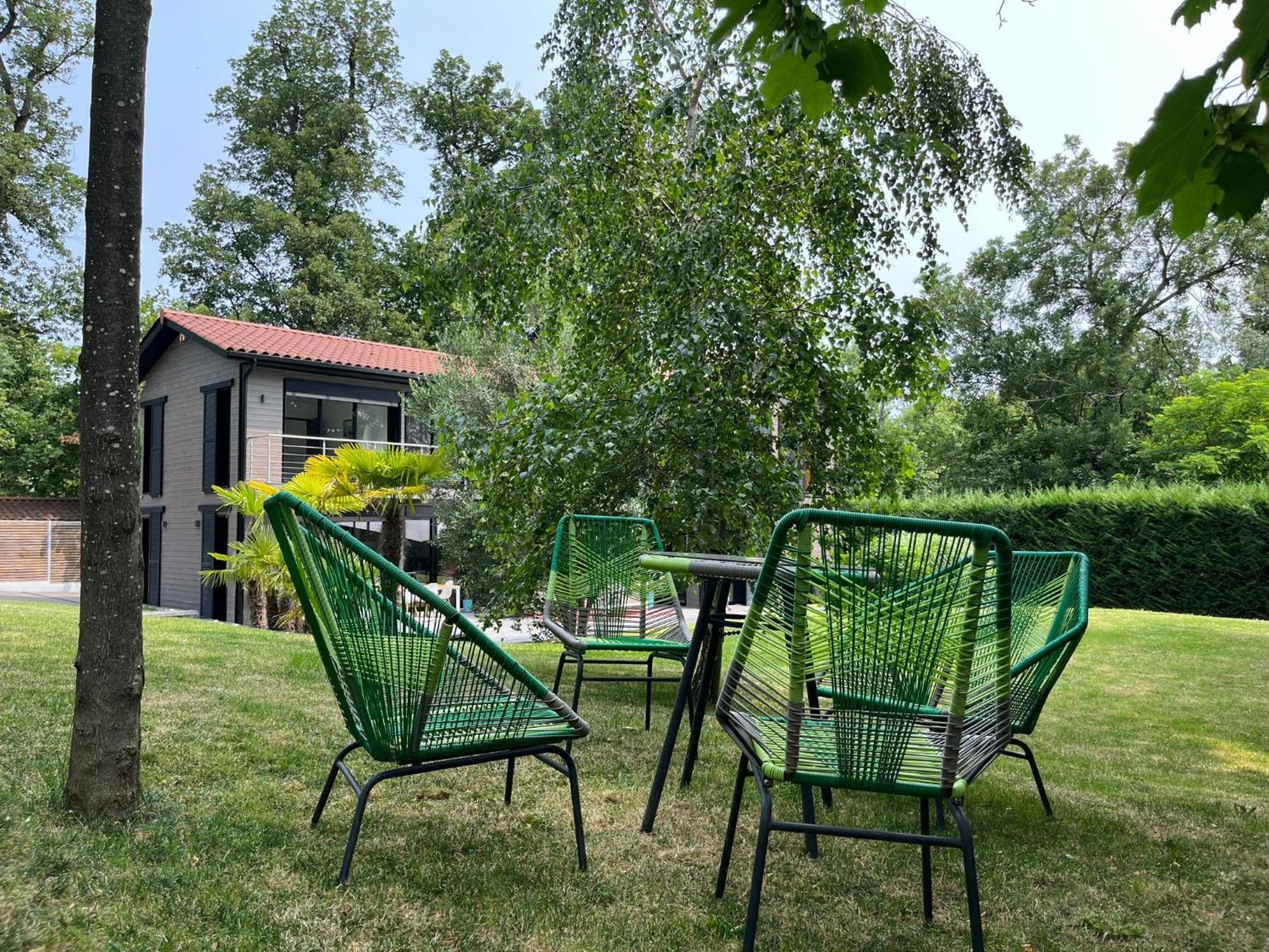 Villa Piscine A Proximite De Lyon Chaponost Exterior photo